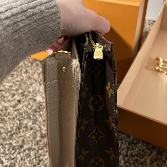 Louis Vuitton toiletry 26 *SOLD - Picture 13 of 15